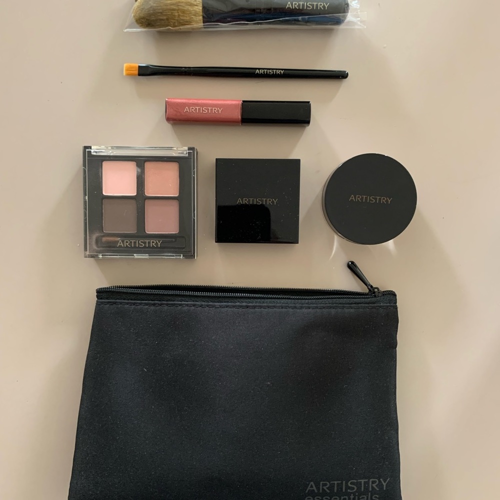 Artistry Makeup Set with Black Pouch